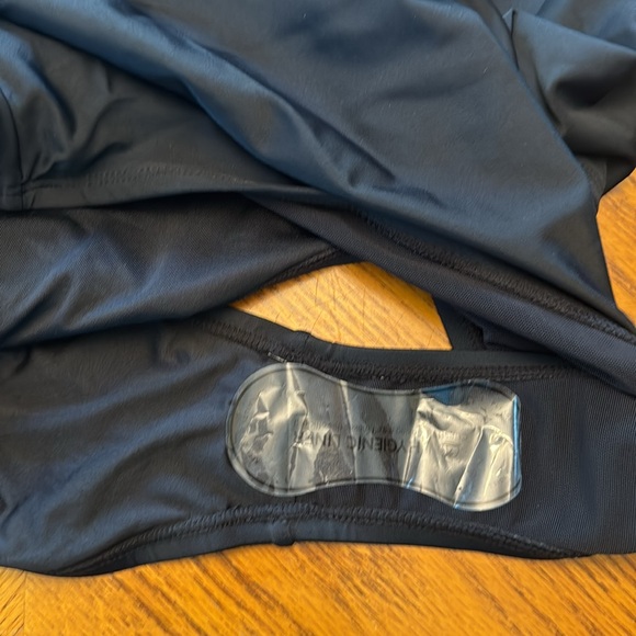 #52 NWT Cupshe Women’s Solid Black V-Neck One Piece Swimsuit Size 2X - Picture 6 of 8